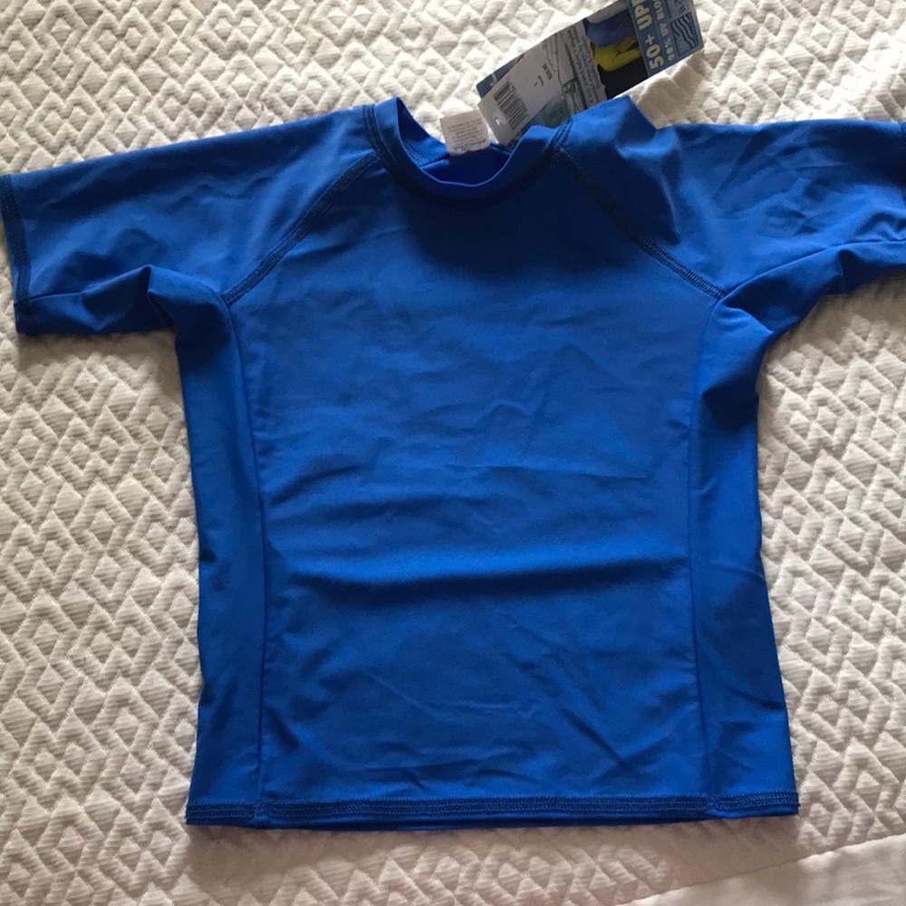 ❤️NWT. Child Small swim shirt